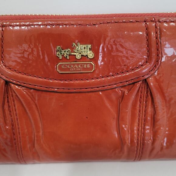 Coach Madison Wallet Solid Red Large Patent Leather Zip Around Logo Condition - Picture 7 of 12
